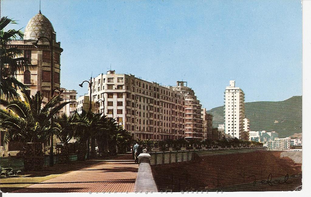 Oran - Bd Front de Mer - Immeuble des Dragages - annees 50.jpg